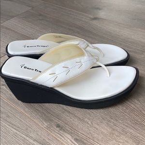 WHITE LEATHER WEDGE THONG COMFORTABLE SANDALS